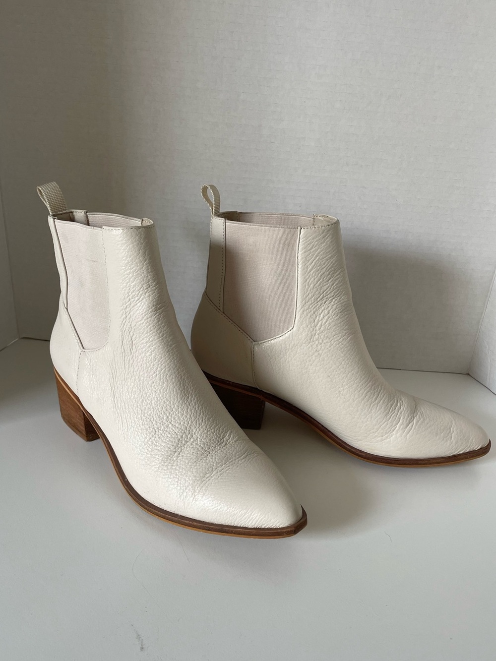 Chinese Laundry Filip Chelsea Bootie, Ecru Pebbled Leather, Womens Size 7.5 M